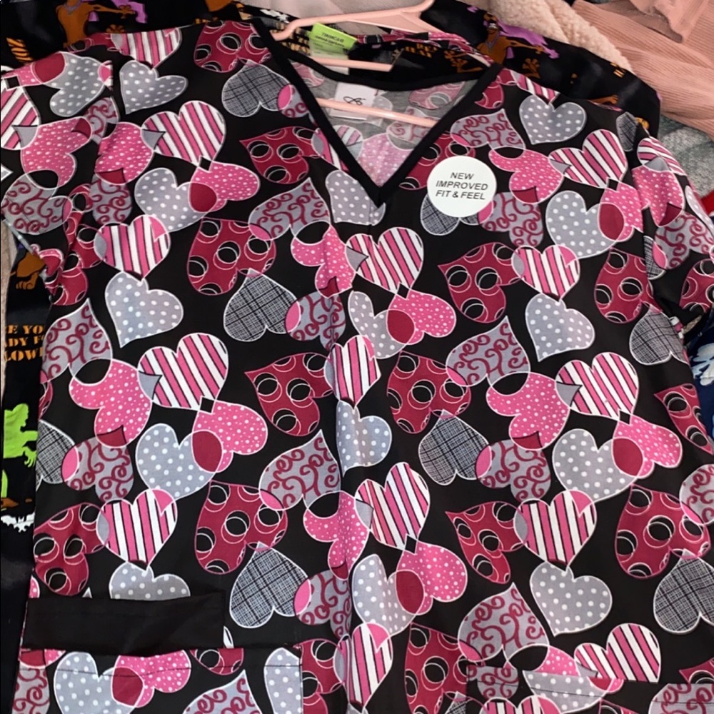 heart scrub top size medium